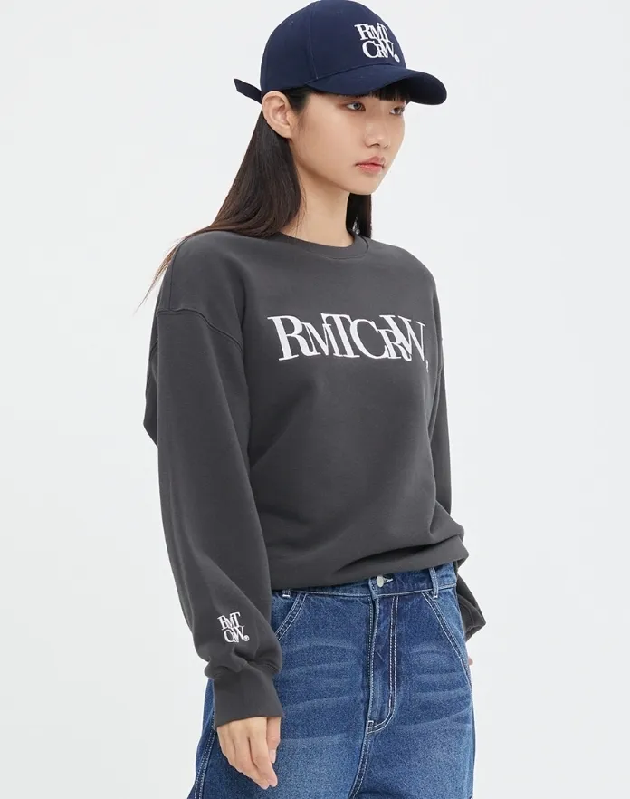 Unisex Plain Long Sleeves by ROMANTIC CROWN