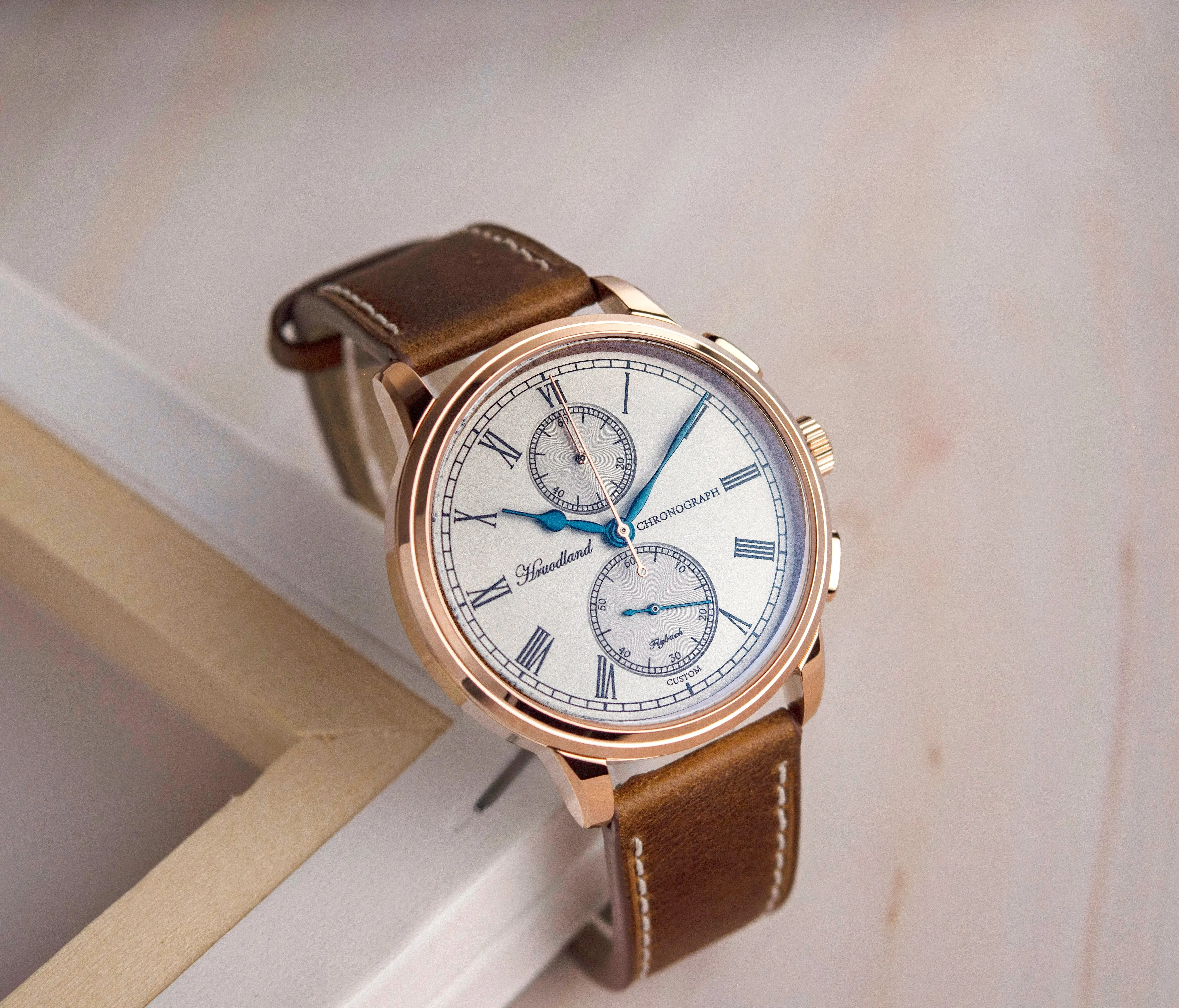 Luxury Quartz Chronograph Wristwatch with Sapphire Glass