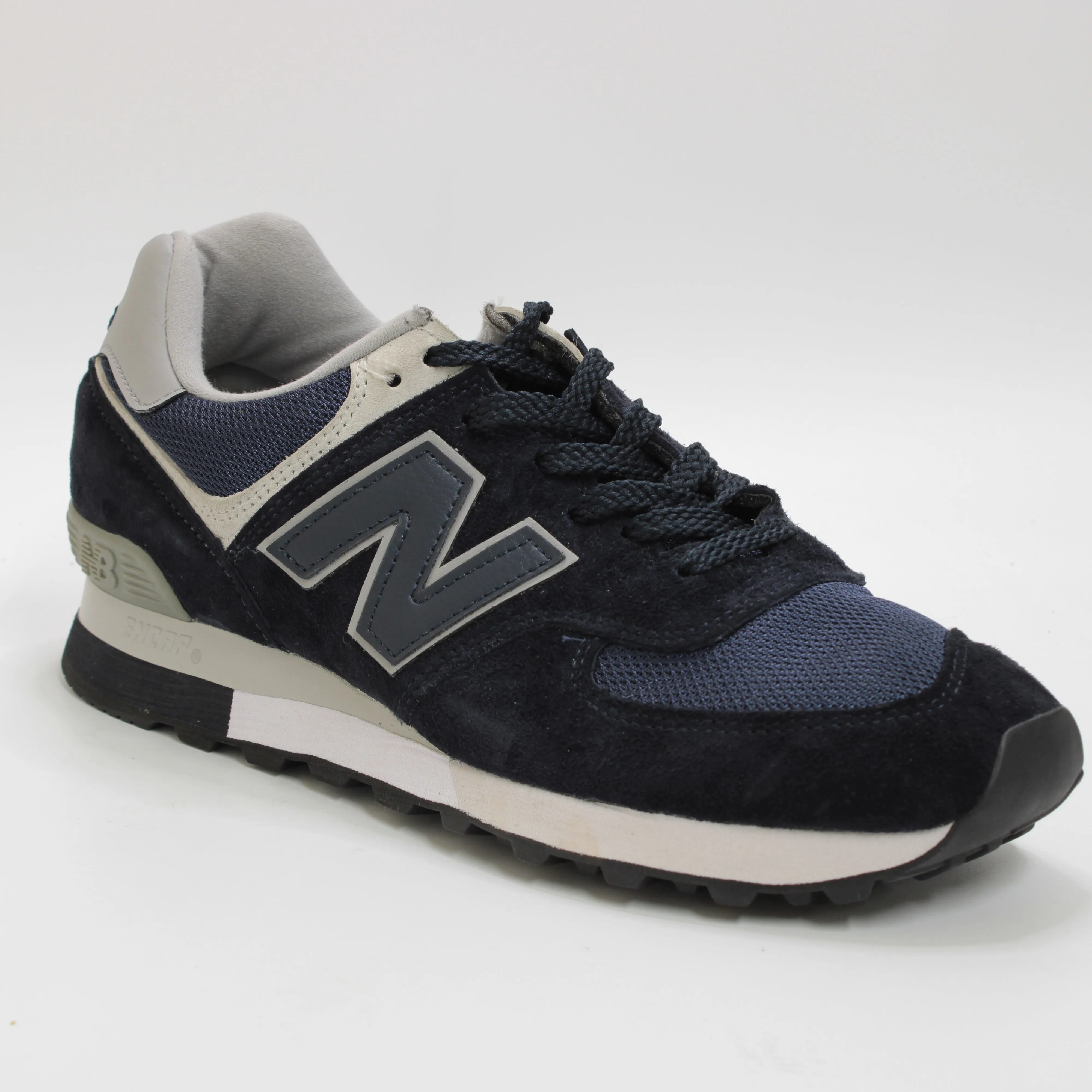 576 Navy White Trainers