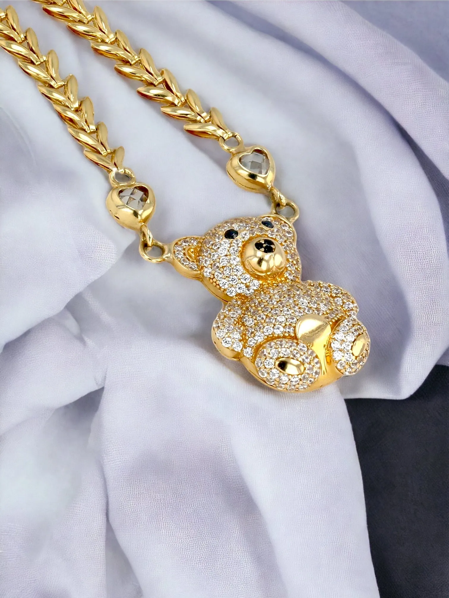 Teddy bear necklace in yellow 14K gold